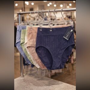 Nautica NWT 5  Briefs Set in Navy, Beige, White, Green, and Blue size XL.